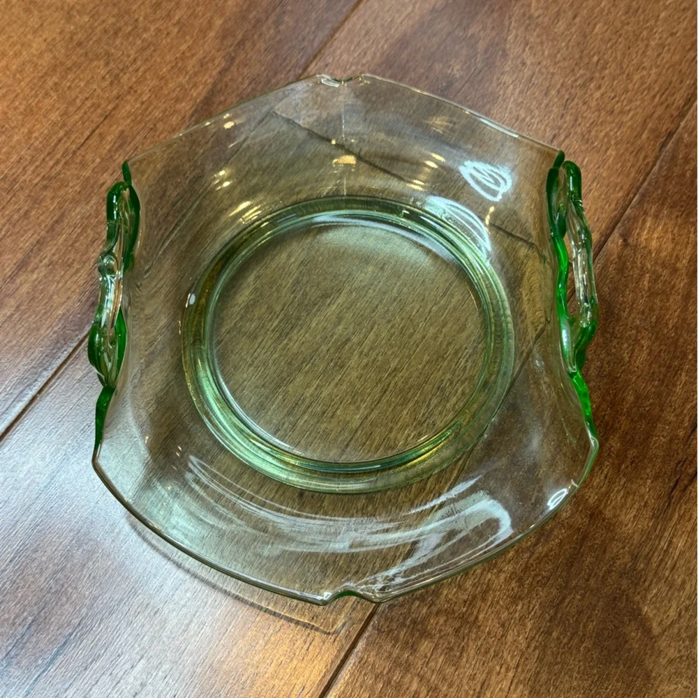 L.E. Smith Mt. Pleasant Green Uranium Glass Bonbon Dish